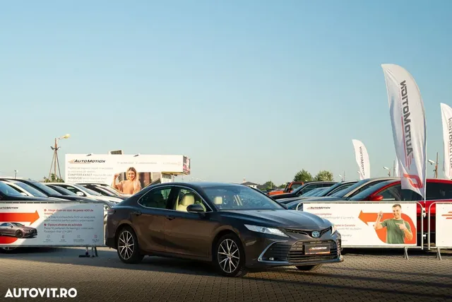 TOYOTA CAMRY