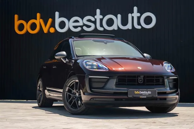 PORSCHE MACAN