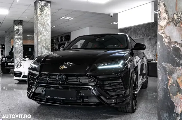 LAMBORGHINI URUS