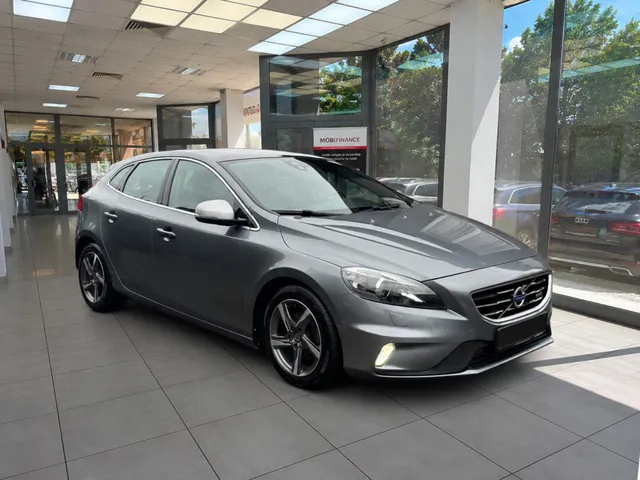 VOLVO V40