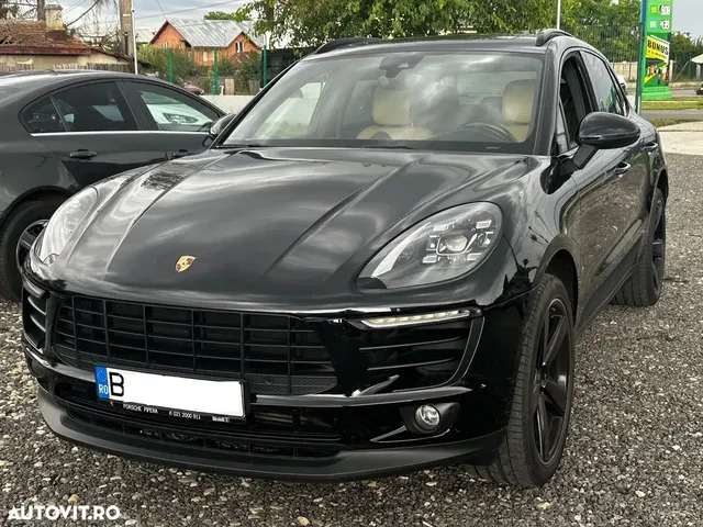 PORSCHE MACAN
