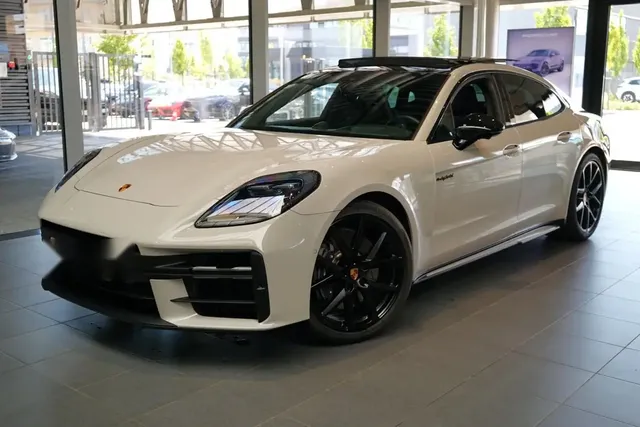 PORSCHE PANAMERA 4