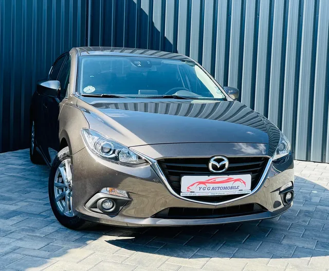 MAZDA 3