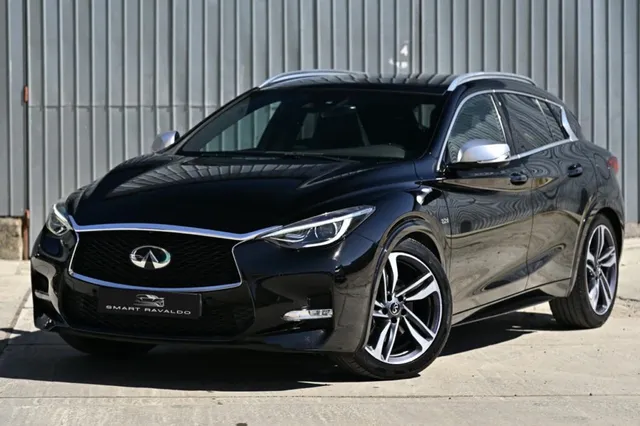 INFINITI Q30