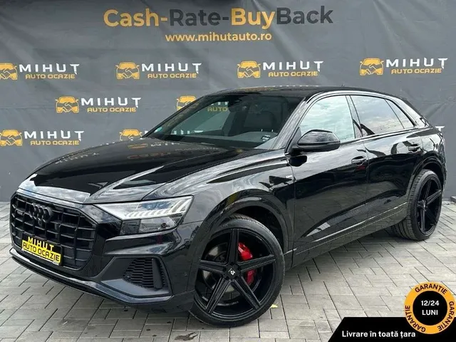 AUDI Q8