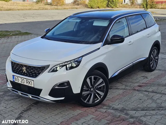 PEUGEOT 5008