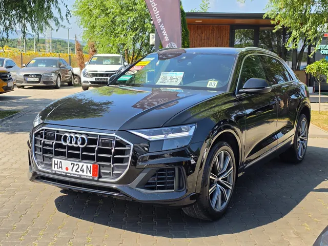 AUDI Q8