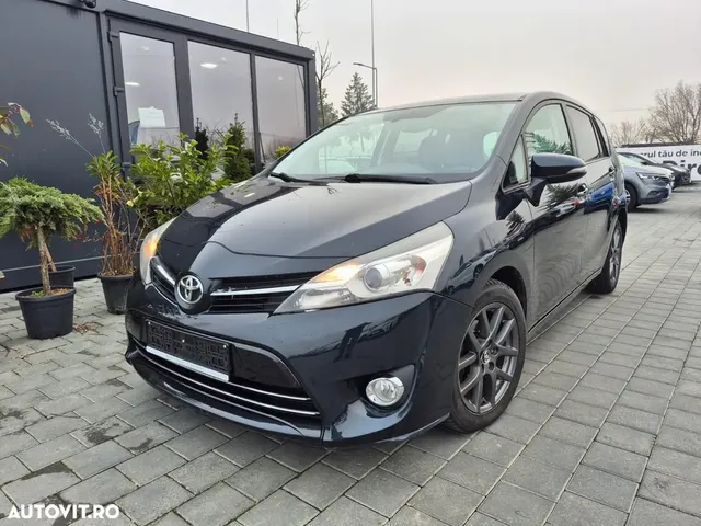 TOYOTA VERSO
