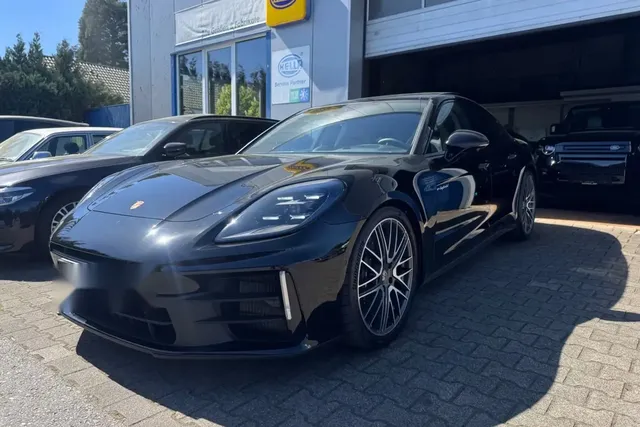 PORSCHE PANAMERA 4