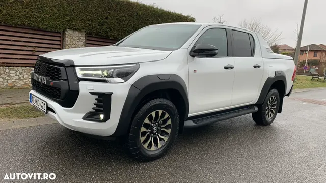 TOYOTA HILUX