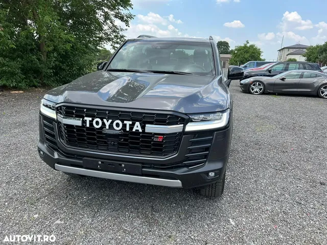 TOYOTA LAND CRUISER