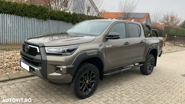 TOYOTA HILUX
