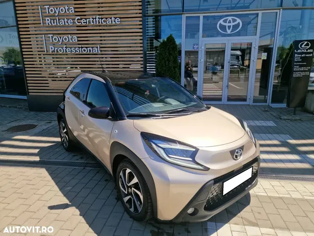 TOYOTA AYGO X