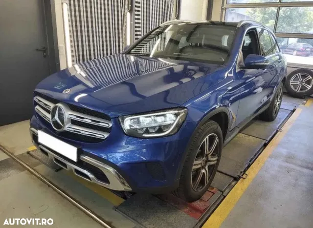 MERCEDES-BENZ GLC
