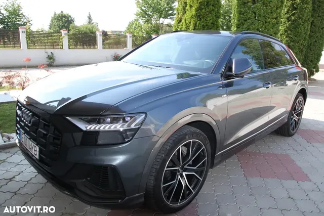 AUDI Q8