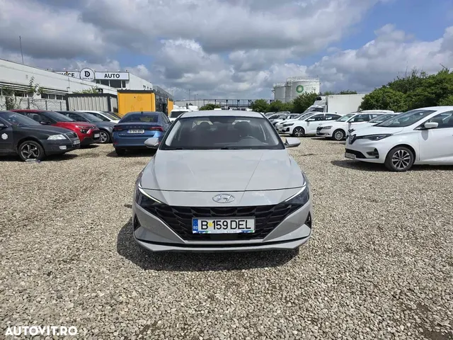 HYUNDAI ELANTRA