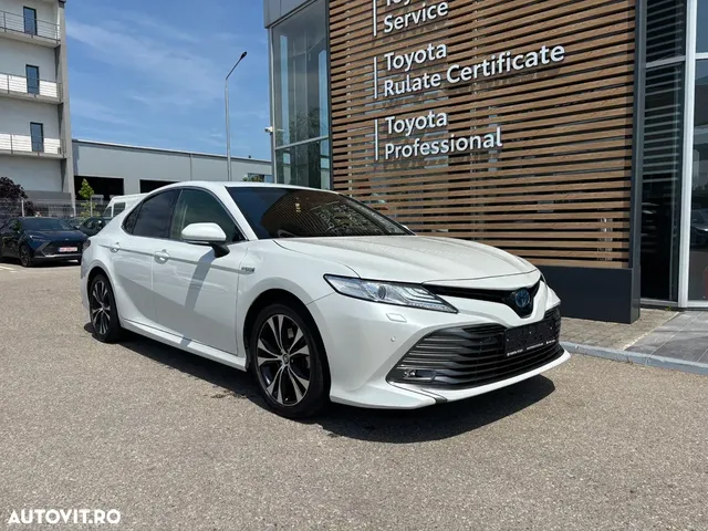 TOYOTA CAMRY