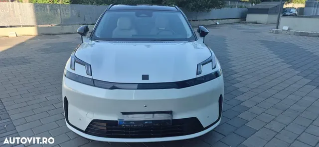 LYNK & CO 08