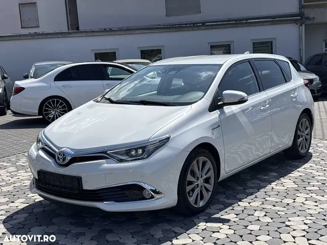 TOYOTA AURIS