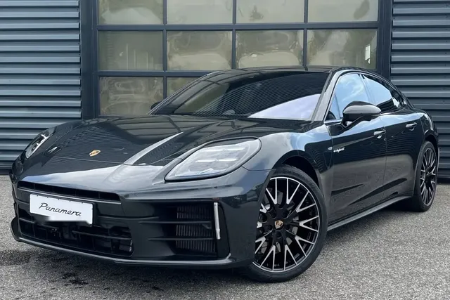 PORSCHE PANAMERA 4
