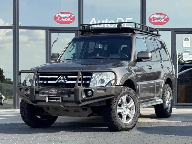 MITSUBISHI PAJERO