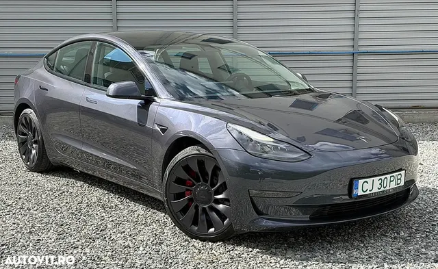 TESLA MODEL 3