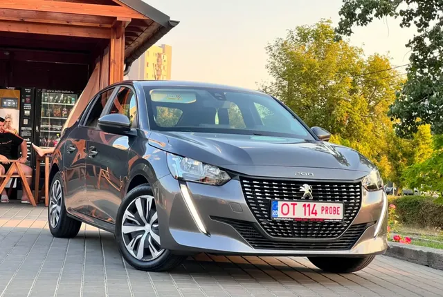PEUGEOT 208